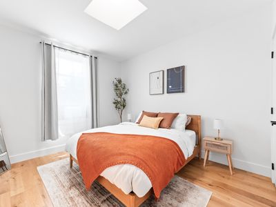 3 LEVEL LUX Townhome | 10 Mins Drive to PATH