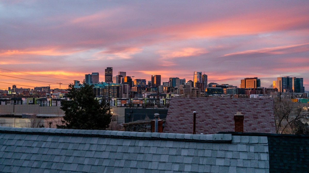 LoHi Home: Hot Tub, Rooftop & Skyline Views gallery image 4