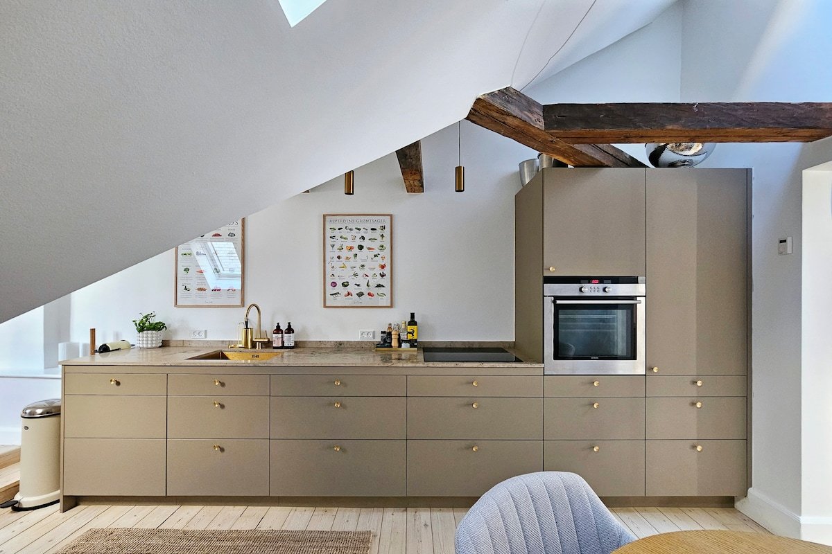 Luxury living in the City Center.!. gallery image 5