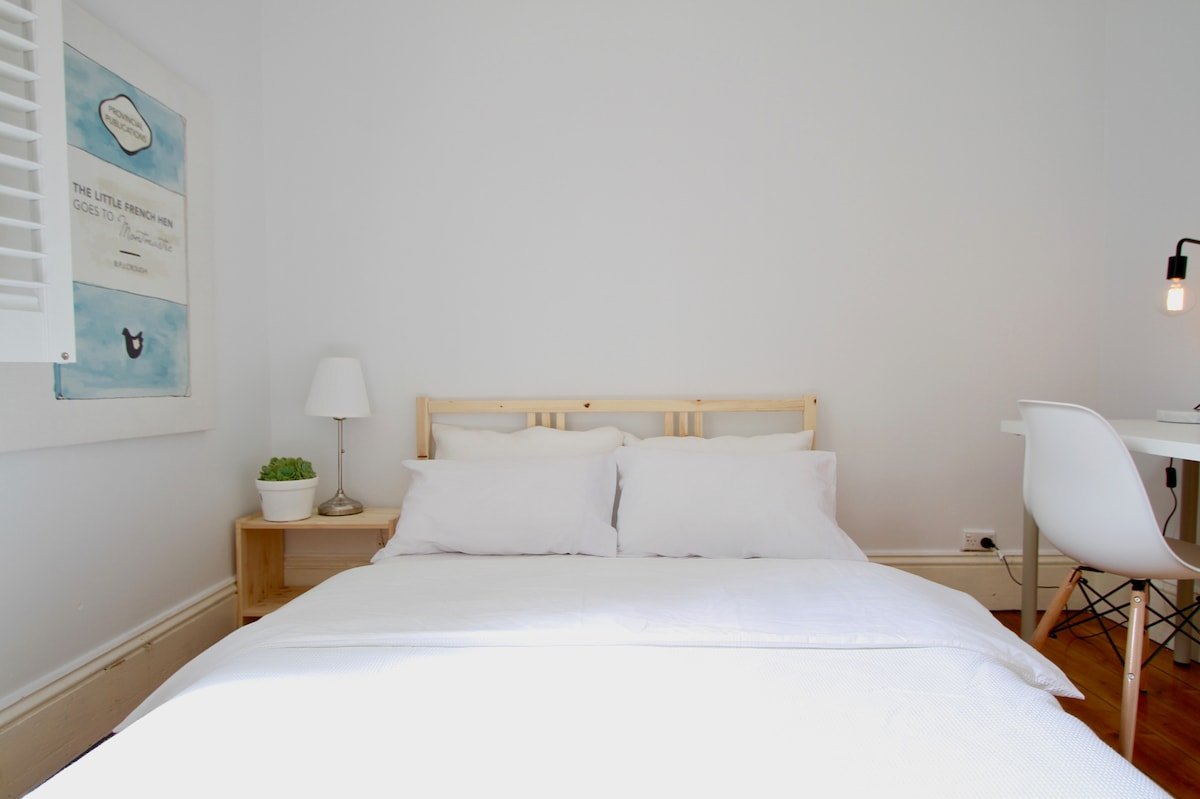 3BR + 2BATH Victorian Terrace RARE HERITAGE HOME gallery image 5