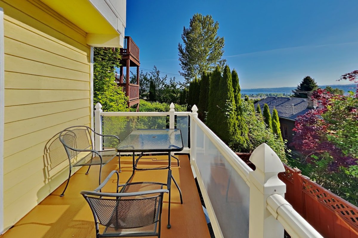 The Fun House – Our yellow home on a hill gallery image 4