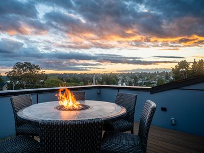 Green lake Home | Rooftop | Parking | Covered deck