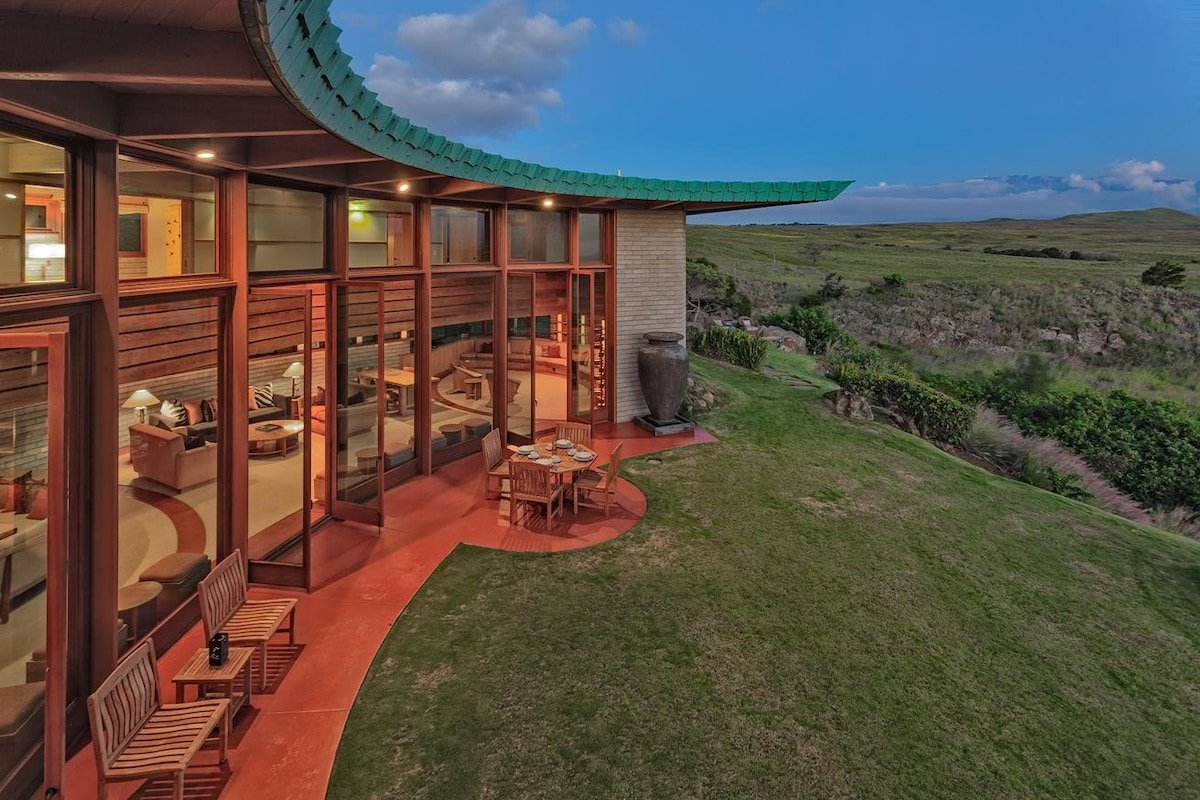 Hawaii’s Only Frank Lloyd Wright Home! gallery image 3