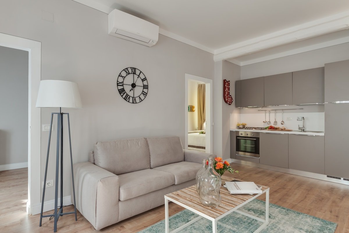 Orsanmichele Balcony; 2 Bedroom with views gallery image 4