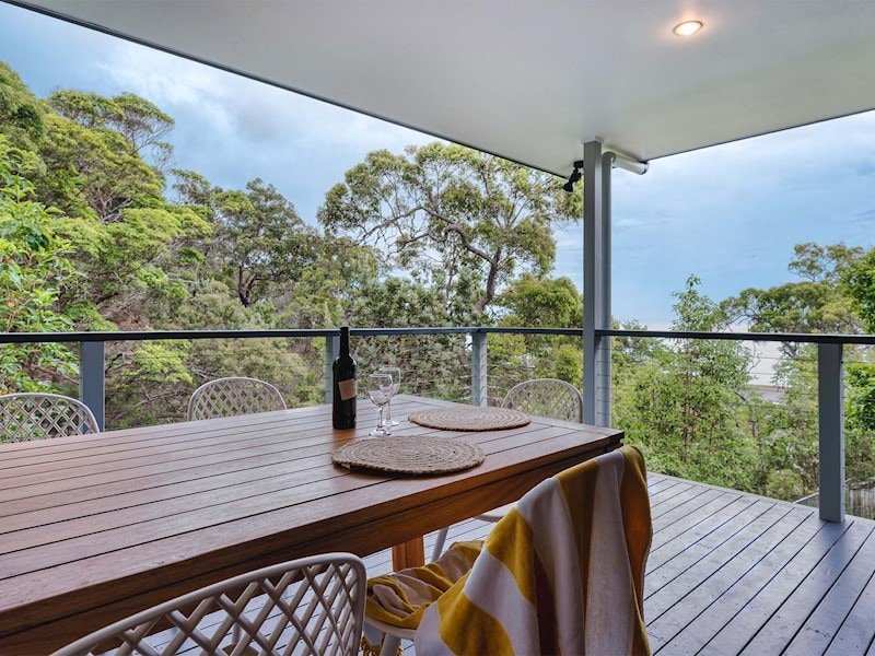 24 Nautilus – Beautiful Home on the Hill gallery image 2