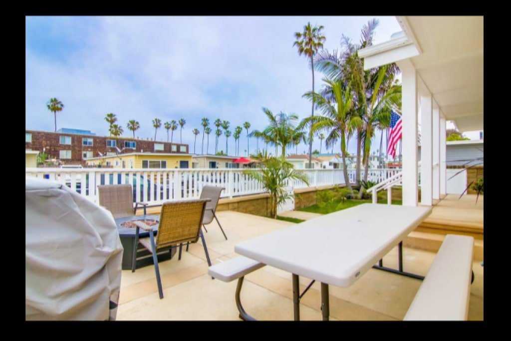 Large, Wonderful Family Beach Escape Steps to Surf gallery image 4