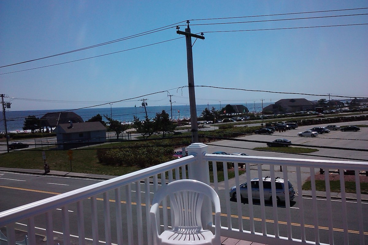 Across from Scarborough beach 8 bed gallery image 4