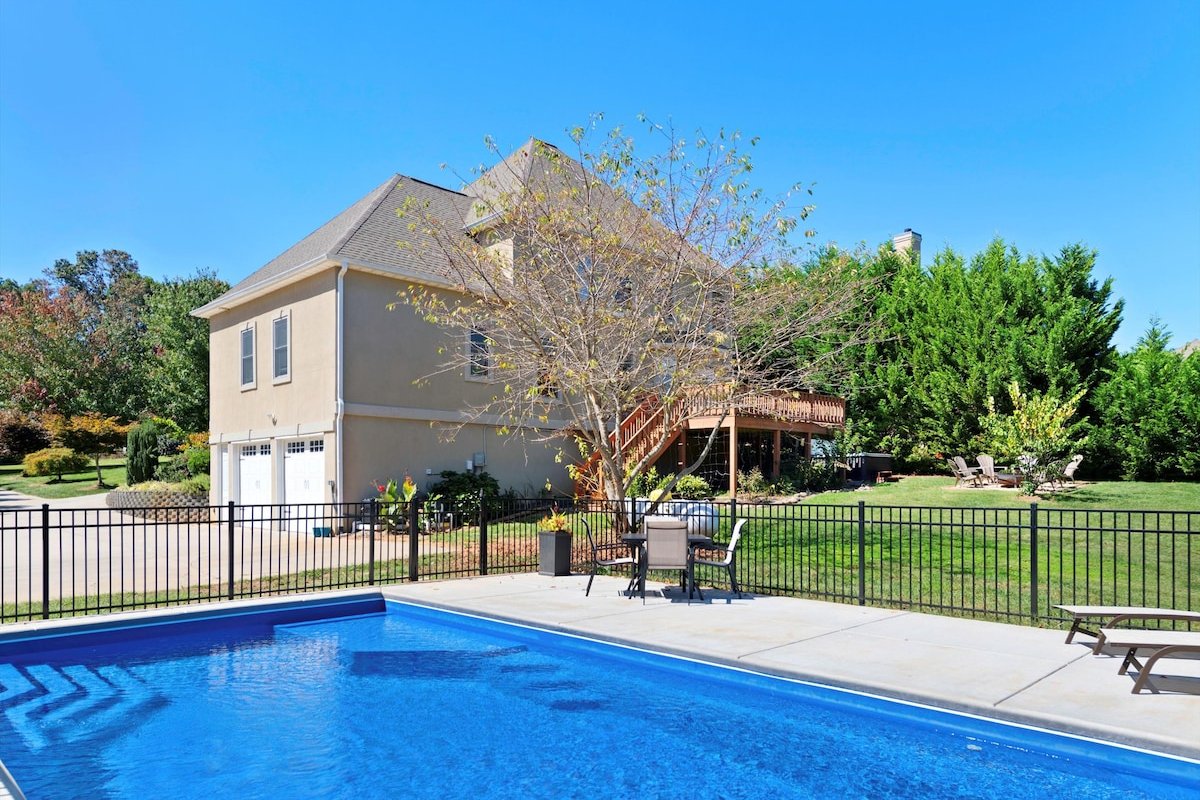 Luxurious Home in Asheville. 8mins to Downtown! gallery image 2