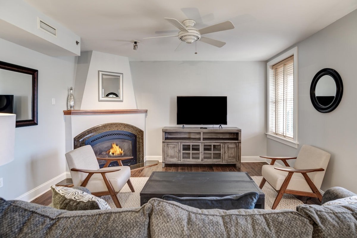 Historic Biltmore Area Renovated Condo gallery image 5