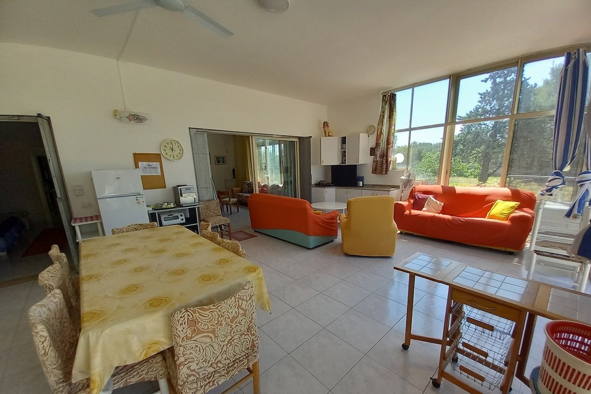 HAUS mit großem Garten und Pool für 10 Personen gallery image 4