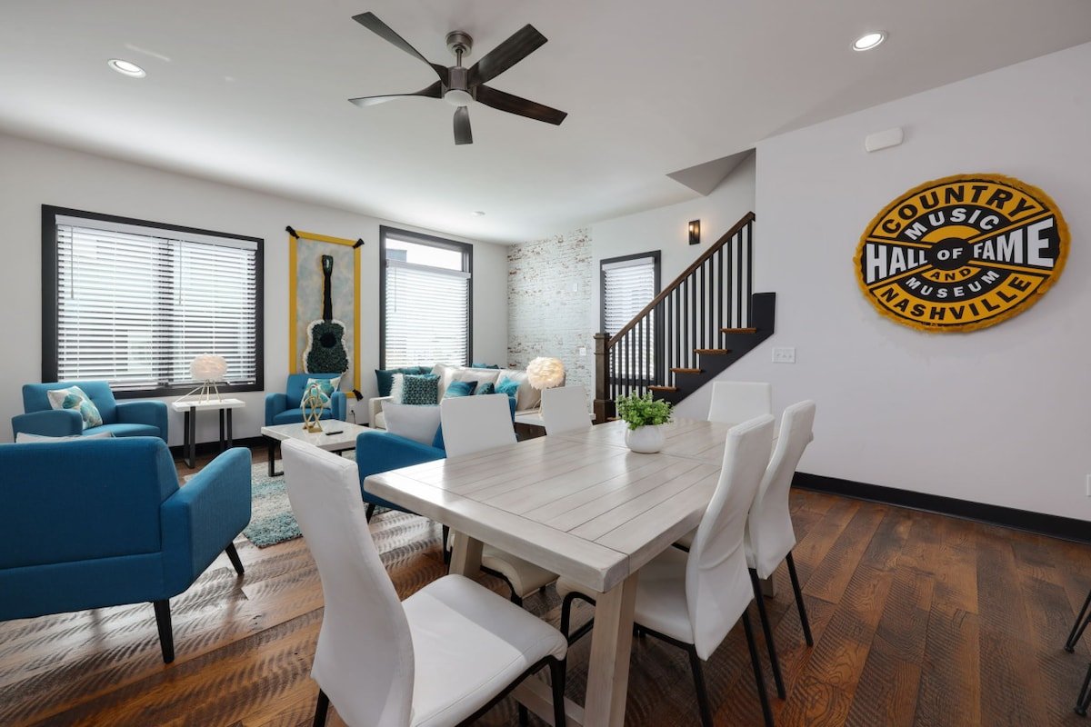 Modern Home | Walk To Broadway + Sky Deck gallery image 5