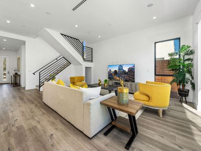 5BR/5.5BA New Villa in Los Angeles With Parking