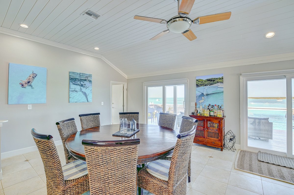 Copasetic infinity edge pool with yacht dockage gallery image 4