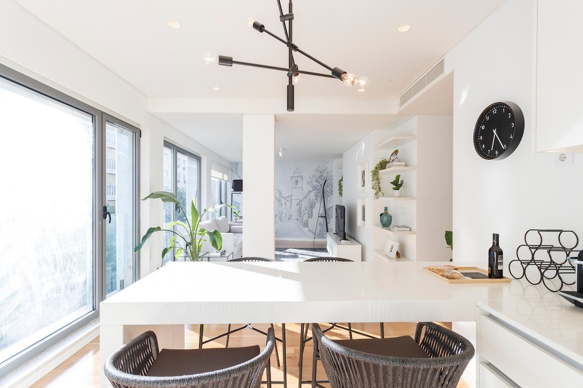 MY LX FLAT Stunning and Bright 2BR Apartment gallery image 3