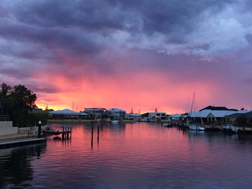 Canal Waterfront (all 6 bedrooms) gallery image 5