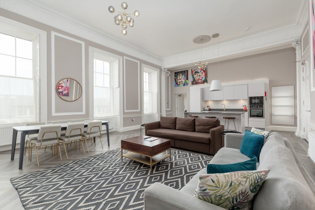 York Place City Centre 2 bedroom deluxe Apartment gallery image 3