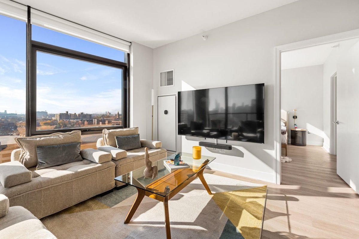 Spacious West Loop Retreat for Business Groups gallery image 2