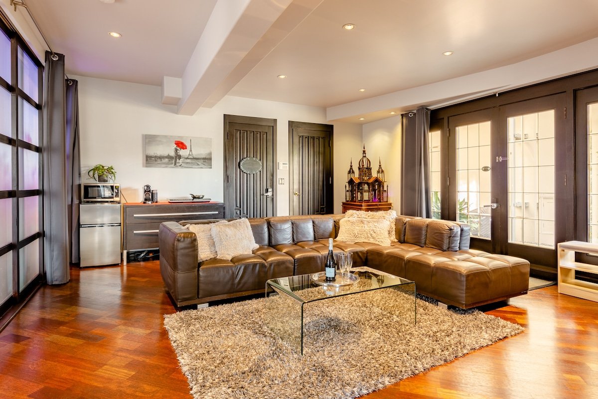 Marina Waterfront Home gallery image 3