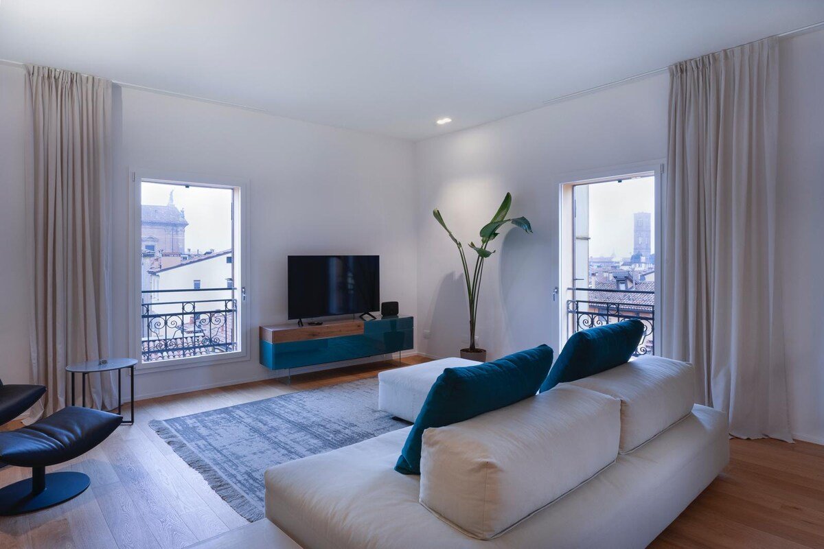 Enjoy Luxury Apt | Design nel centro di Bologna gallery image 3