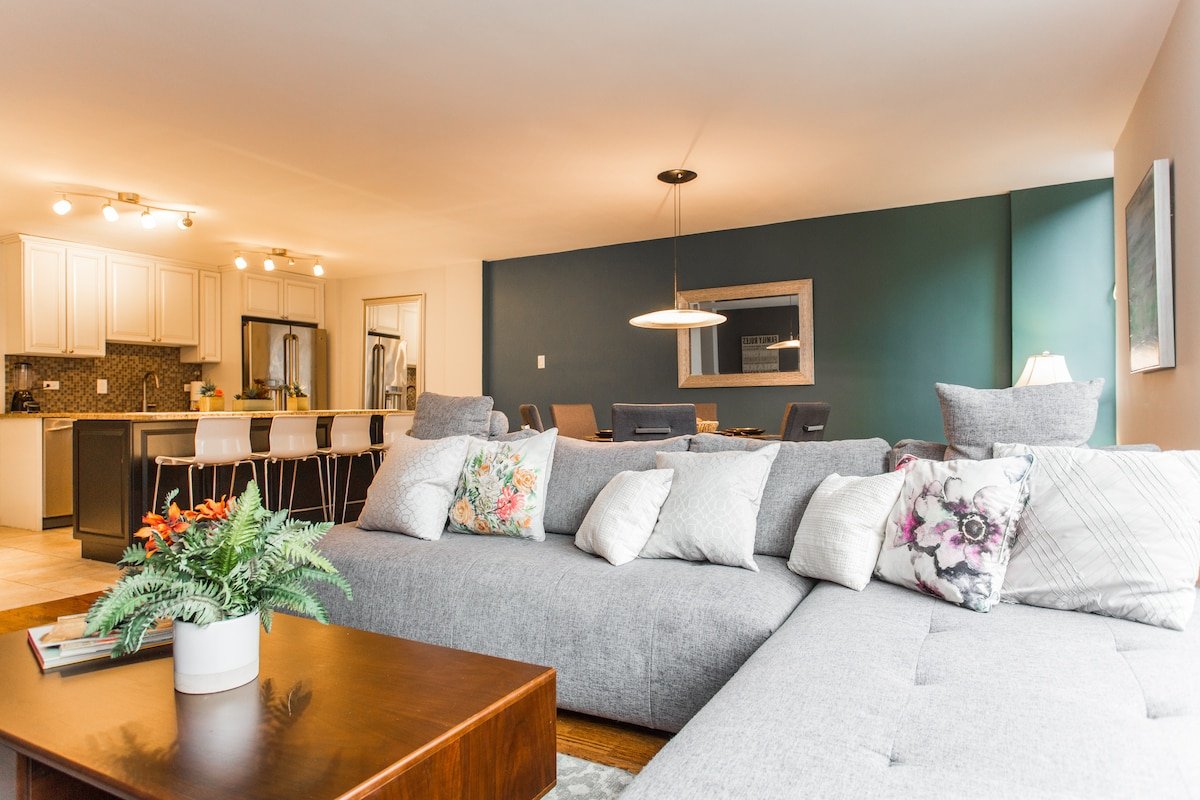 MAG MILE MEGA Entire Floor 4BD/4BA (+Roof/Gym) gallery image 4