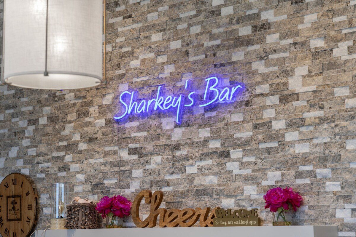 Beachfront Mansion – Pool, Theater, Game Room gallery image 5