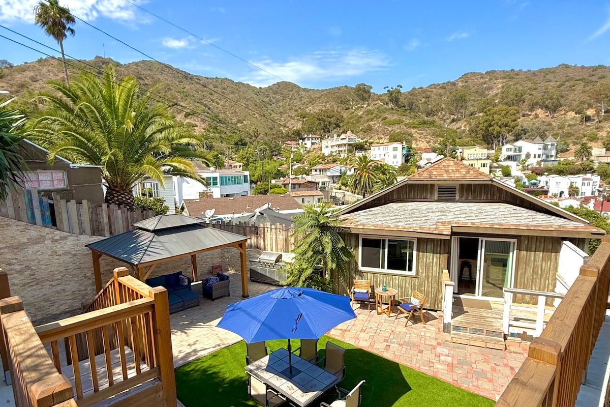 Hilltop Penthouse 2BD/2BA+Golf Cart+AC! gallery image 2