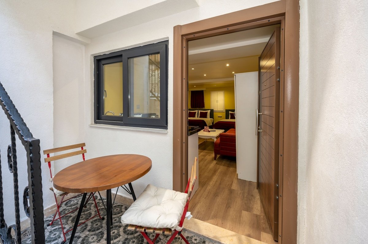 For 12 Person – 2 Min to Taksim gallery image 4