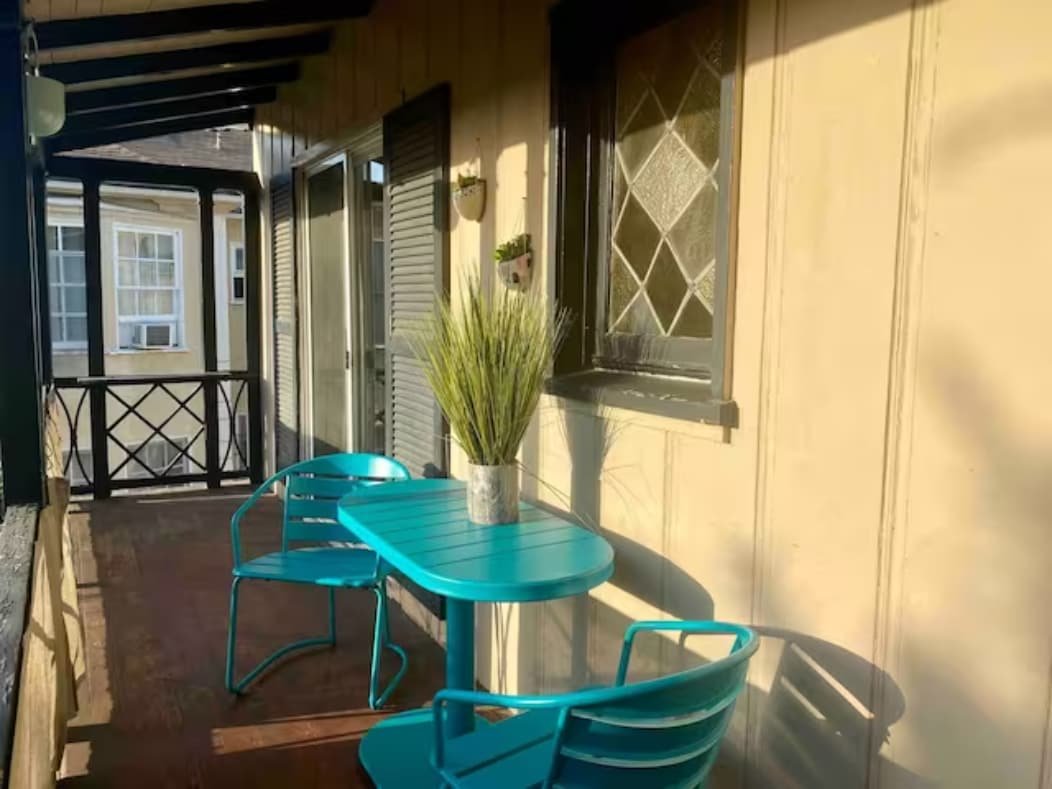 *Mid-City Building 6 beds/4 bath gallery image 4