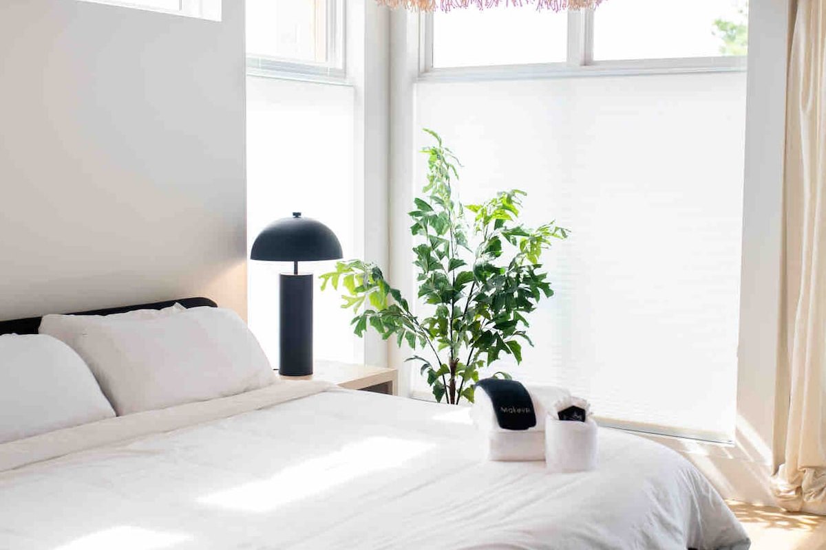 Archer House | Hot Tub Rooftop | Downtown Luxury! gallery image 5