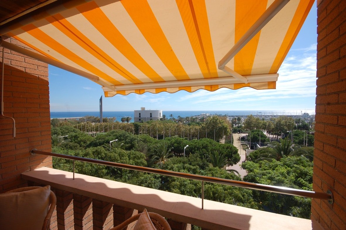 APARTMENT SEA VIEWS IN BARCELONA gallery image 2