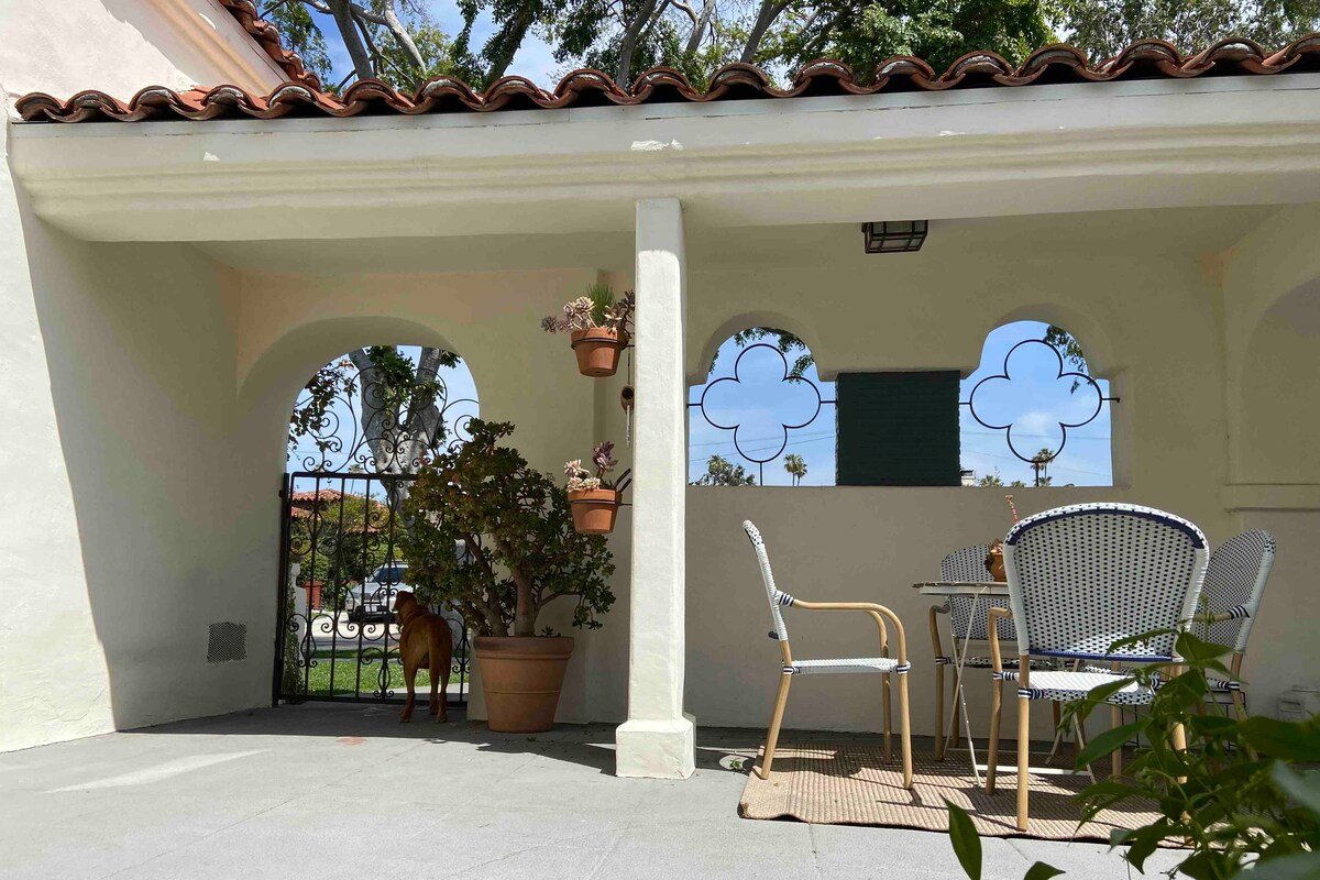 NEW! Classic L.A. Bungalow gallery image 3