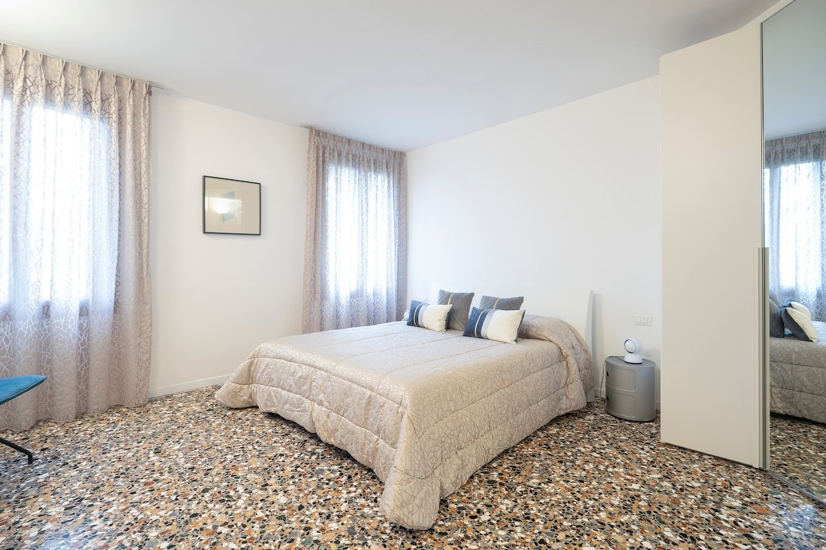 So Beautiful Venice • Canal&Garden View • gallery image 4