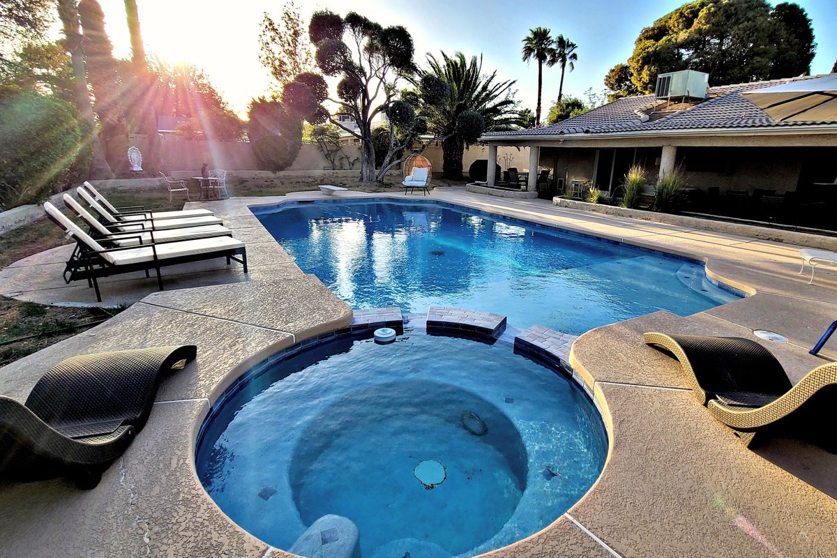 1/2Acre Luxury Closest to Strip/S LVBlvd 5min-airp