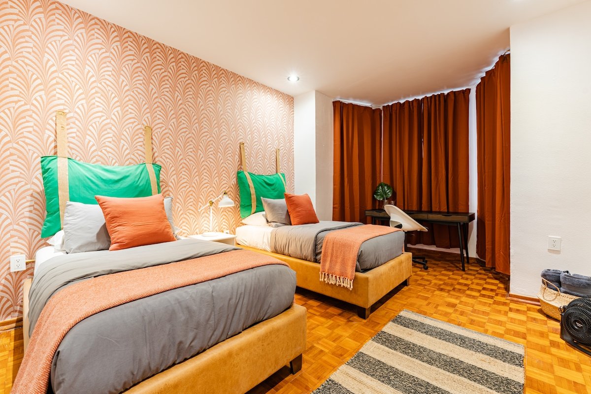 Walk to Top Bars, Chill Patio & Ping Pong Spot gallery image 5