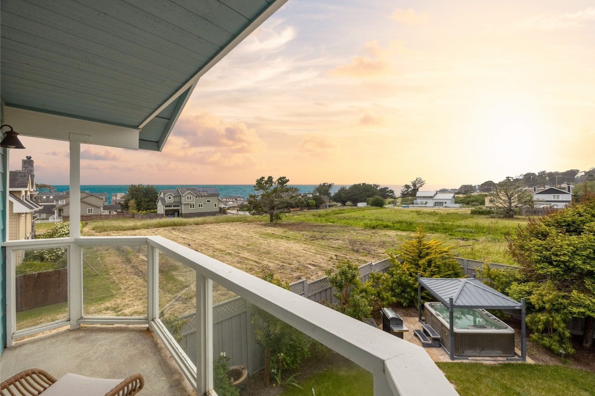 Coastal Dream! OceanView, steps2beach, HotTub, BBQ gallery image 2