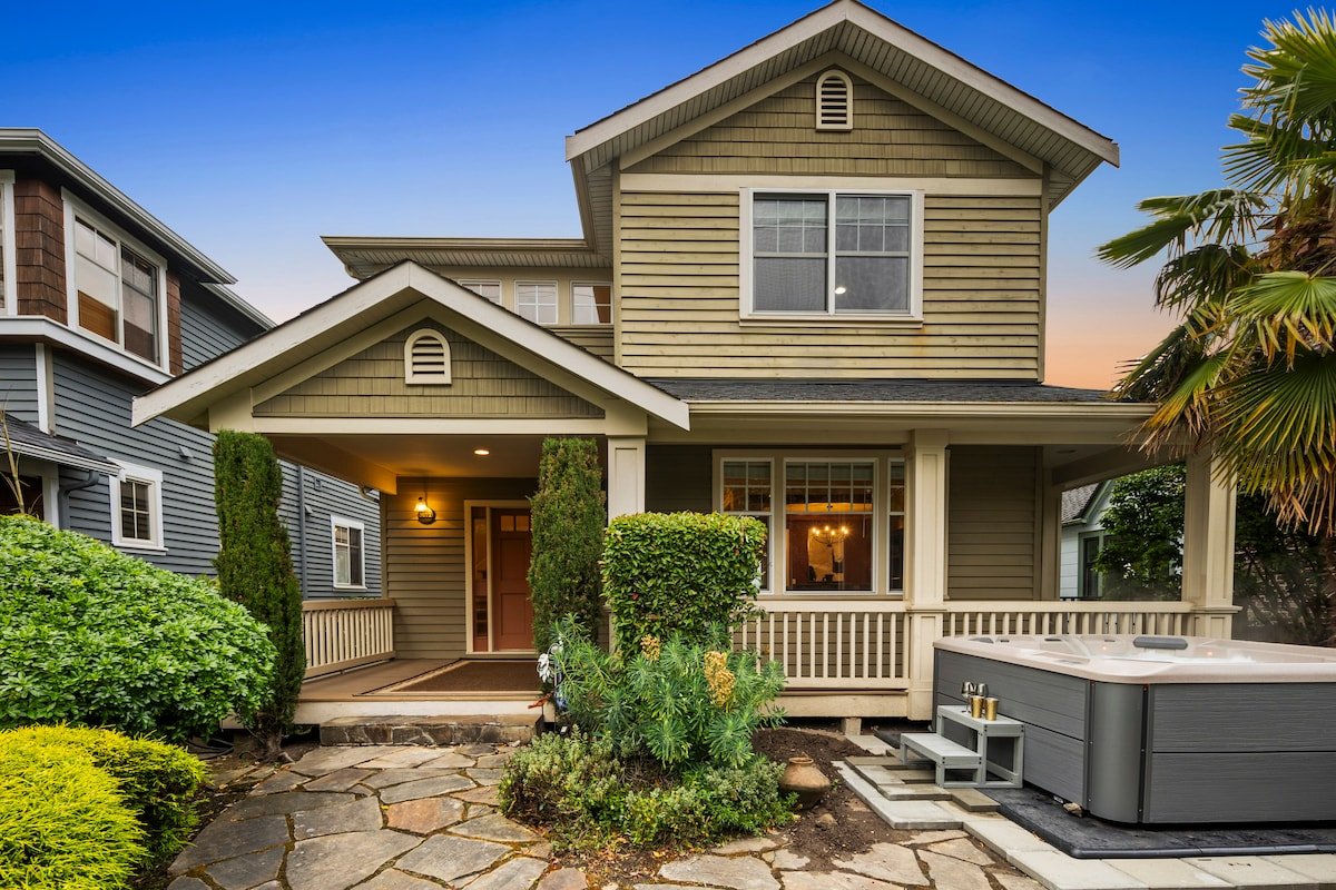 Fun and Games, with a VIEW, in Seattle! gallery image 2