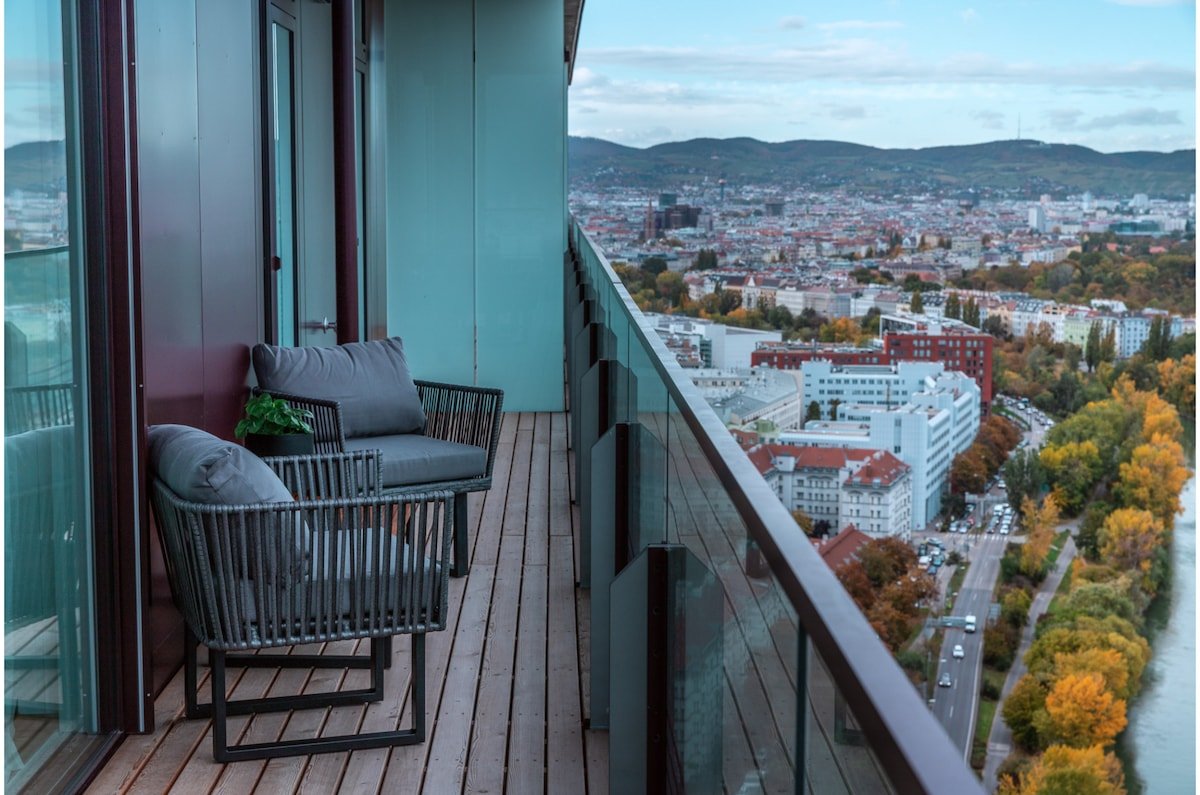 Lovely 2-Bedroom flat with rooftop pool & view gallery image 2