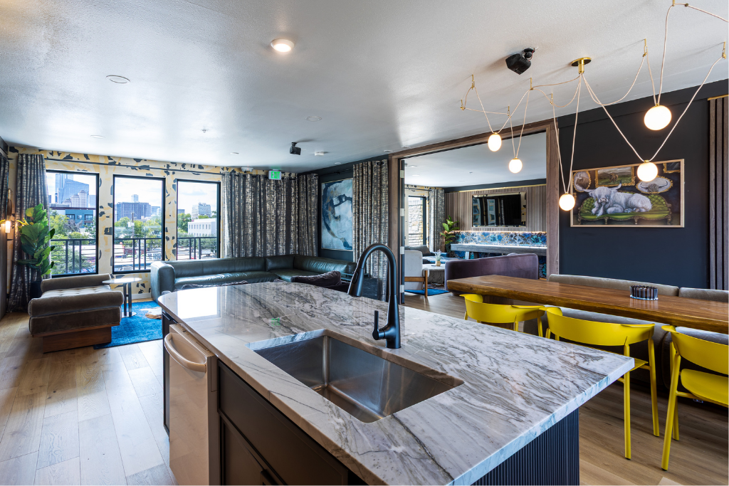 Inn Cahoots | 8BR Luxury Penthouse gallery image 4