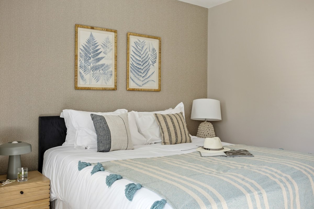 Gable View – Luxury Riverside Retreat with Panoram gallery image 2