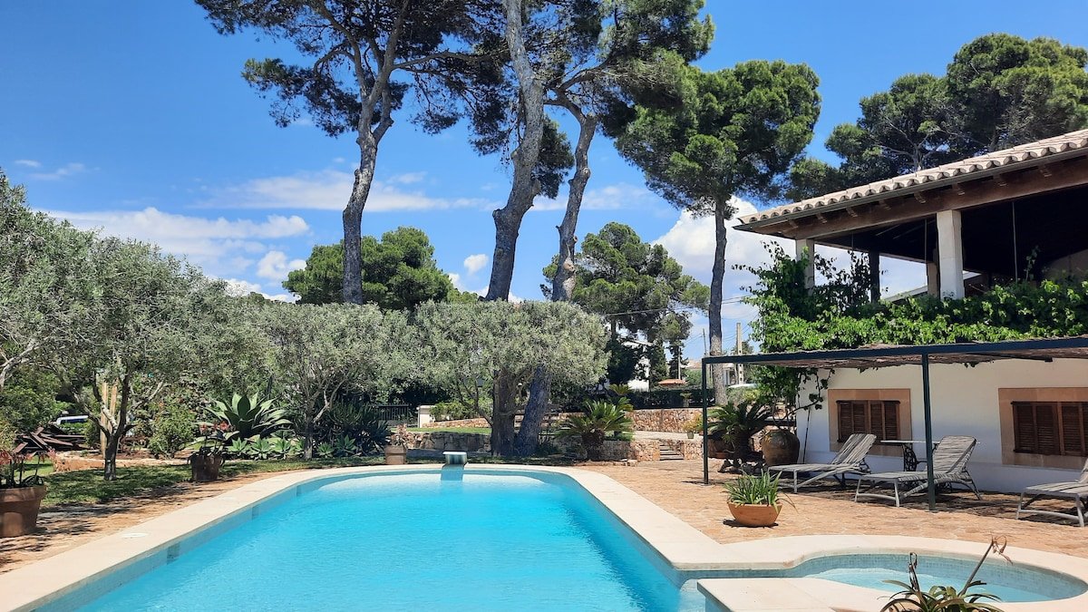 Incredibly charming villa by the sea of Son Veri gallery image 2