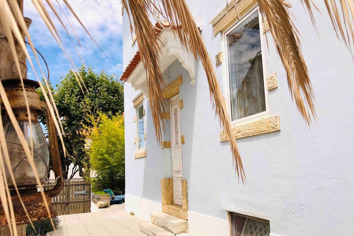 Aloha Beach House 8 Bedrooms in Parede Cascais gallery image 5