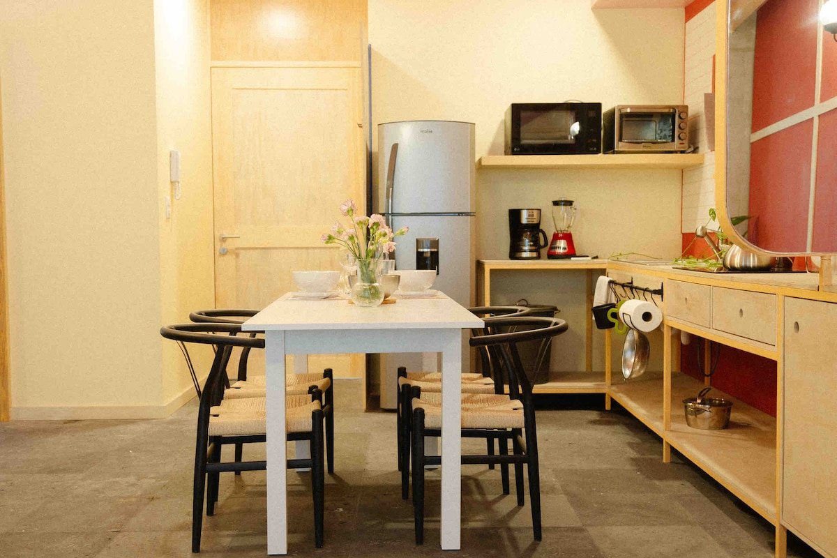 Mr. W | Explore the Iconic Roma | 2BR | Balcony gallery image 5