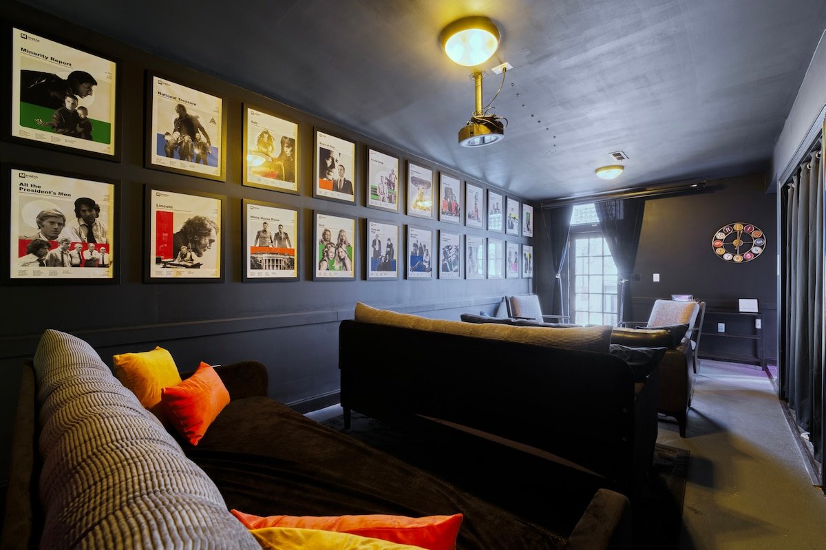 Homelike 3BR Unit with Private Theater in Capitol gallery image 3