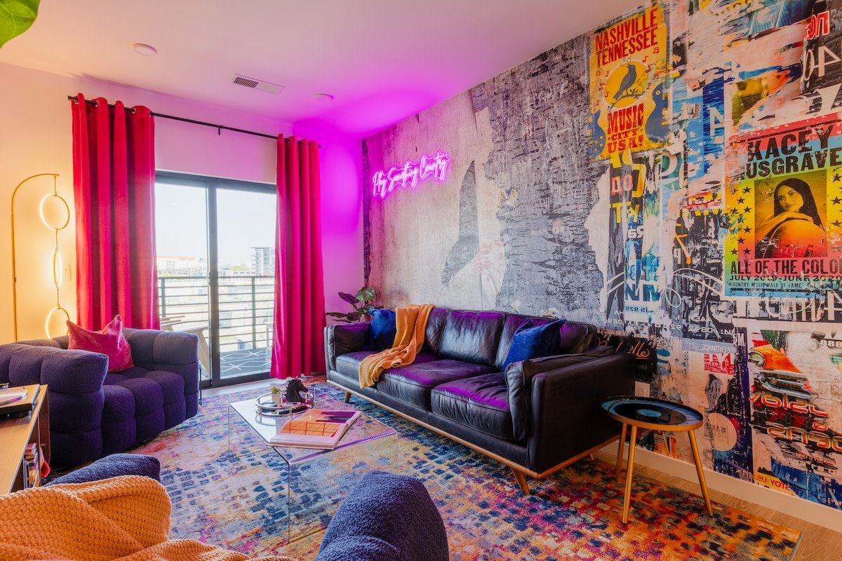 Book for NYE! Walk to Broadway-FirePit/Parking gallery image 3