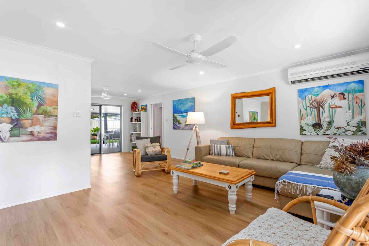 Dog & Family Friendly, Beach, Pool & Billiards gallery image 3