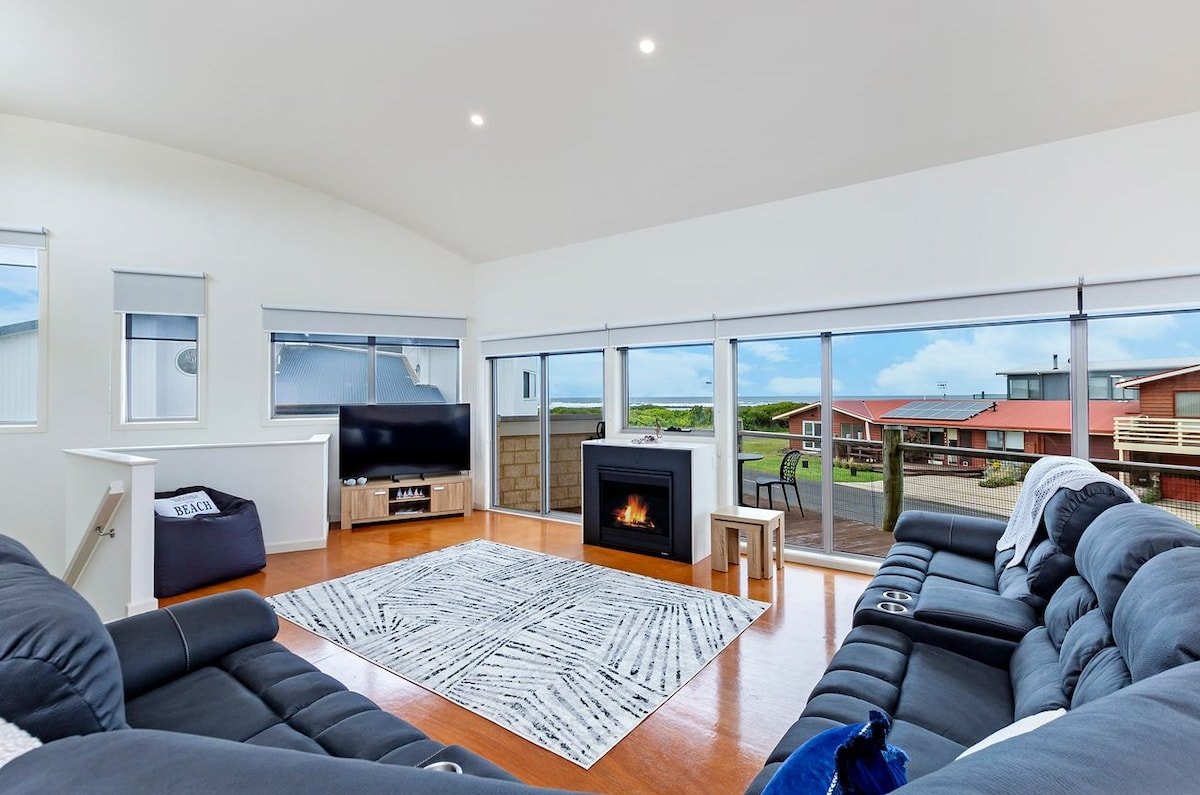 Southern Waves gallery image 2