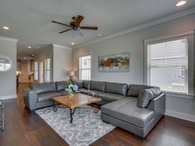 Twin Belmont Homes w/ 8 King Rooms, 4 Living Rooms