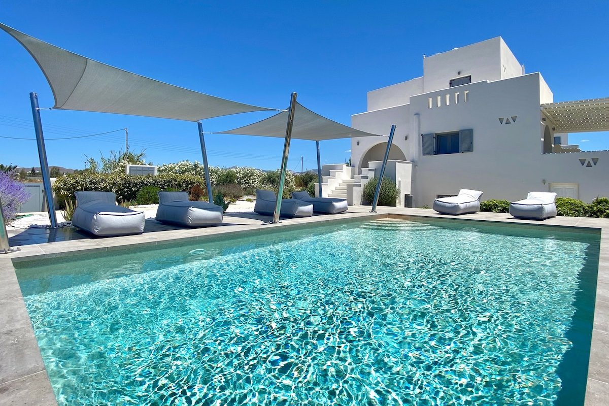 Seaside Naxos : 4BDR Villa Aphrodite @ Plaka Beach gallery image 2