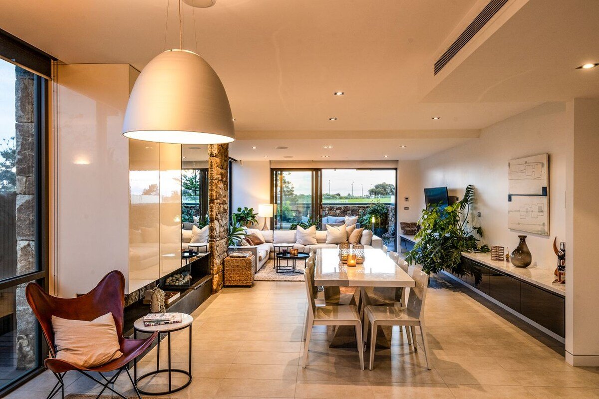 Sunset Boulevard gallery image 3