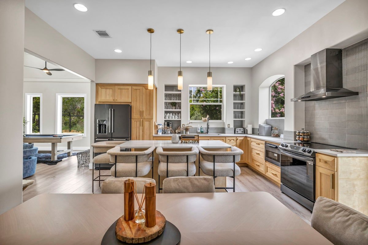 Austin Oasis Massive Pool, Spa, Goats and Chickens gallery image 5